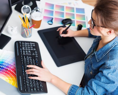 diseñadora trabajando